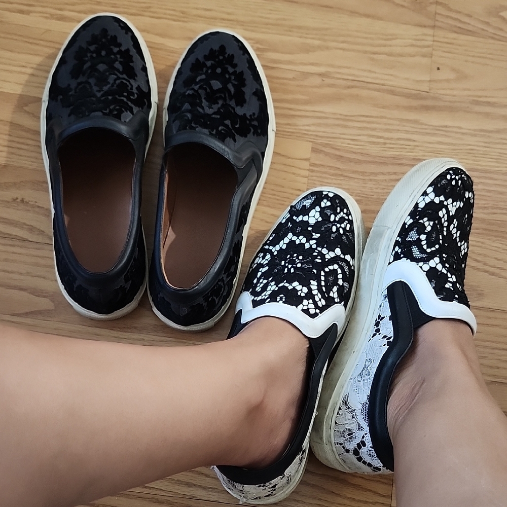 Two Pair GUC. Black Is 7, White Is 8, But They Fit The Same.
